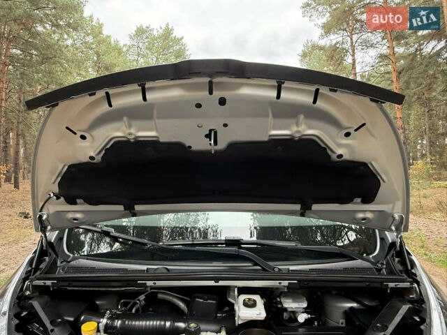 Сірий Рено Трафік, об'ємом двигуна 2 л та пробігом 135 тис. км за 34800 $, фото 105 на Automoto.ua