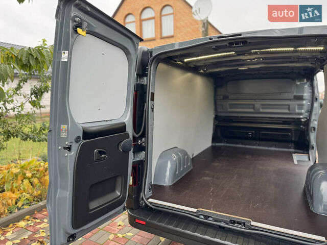 Серый Рено Трафик, объемом двигателя 2 л и пробегом 209 тыс. км за 21800 $, фото 21 на Automoto.ua