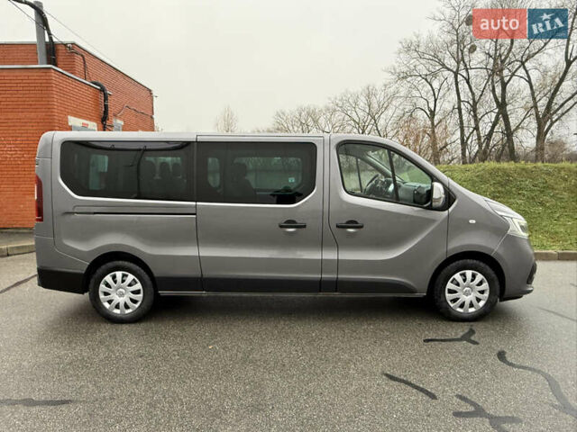 Серый Рено Трафик, объемом двигателя 2 л и пробегом 275 тыс. км за 24800 $, фото 54 на Automoto.ua