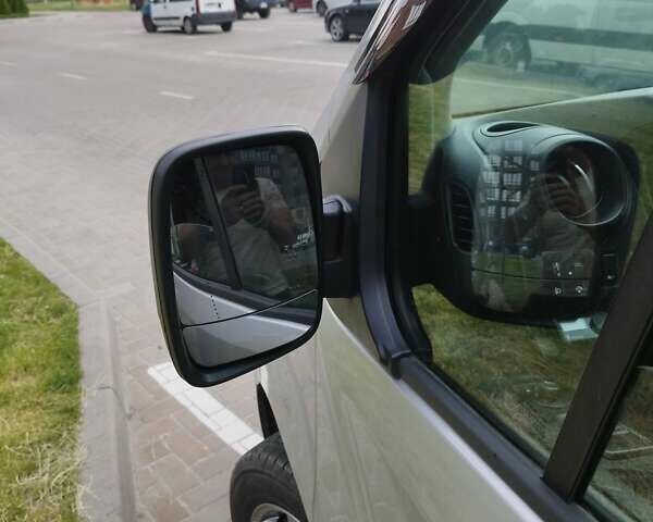 Серый Рено Трафик, объемом двигателя 2 л и пробегом 212 тыс. км за 16300 $, фото 5 на Automoto.ua