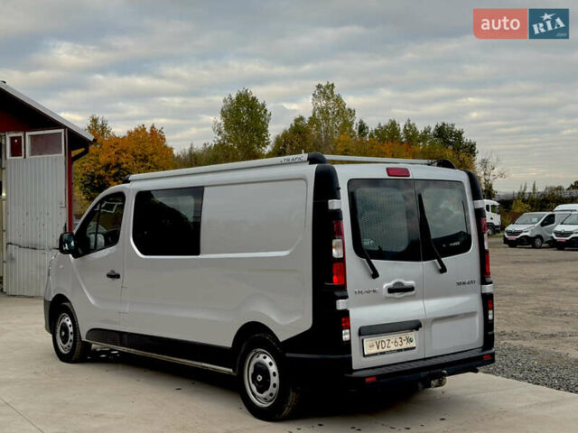 Серый Рено Трафик, объемом двигателя 2 л и пробегом 202 тыс. км за 23999 $, фото 1 на Automoto.ua