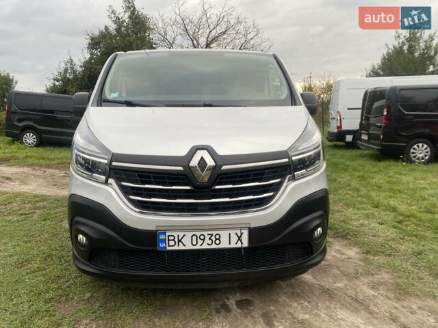 Серый Рено Трафик, объемом двигателя 2 л и пробегом 150 тыс. км за 22500 $, фото 1 на Automoto.ua