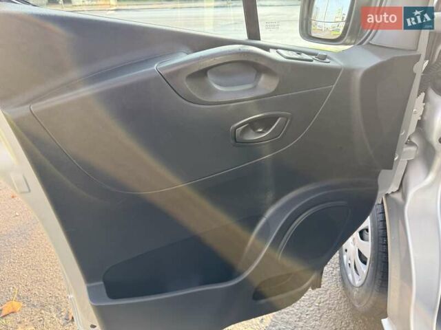 Серый Рено Трафик, объемом двигателя 2 л и пробегом 205 тыс. км за 25700 $, фото 18 на Automoto.ua