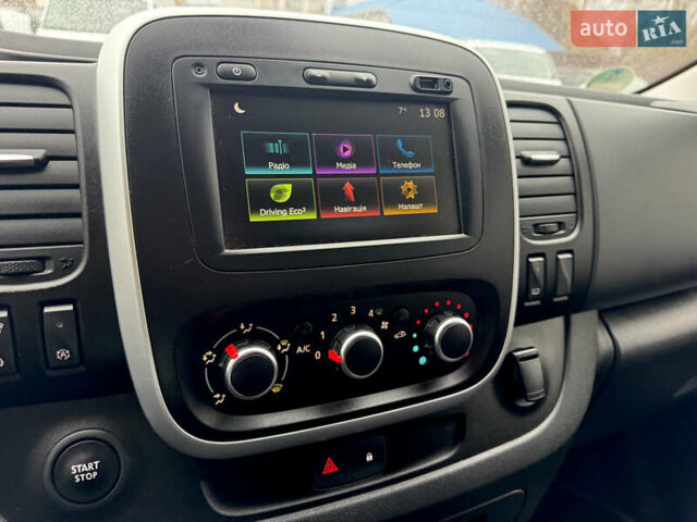 Серый Рено Трафик, объемом двигателя 2 л и пробегом 93 тыс. км за 25999 $, фото 49 на Automoto.ua