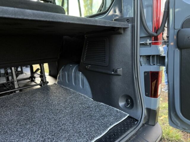 Серый Рено Трафик, объемом двигателя 2 л и пробегом 146 тыс. км за 28500 $, фото 16 на Automoto.ua