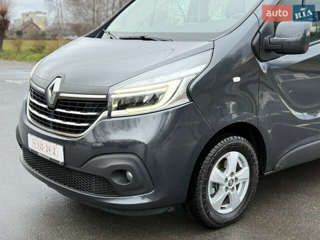 Серый Рено Трафик, объемом двигателя 2 л и пробегом 210 тыс. км за 24300 $, фото 5 на Automoto.ua