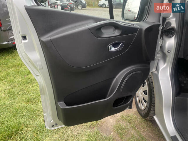 Серый Рено Трафик, объемом двигателя 2 л и пробегом 150 тыс. км за 22500 $, фото 29 на Automoto.ua
