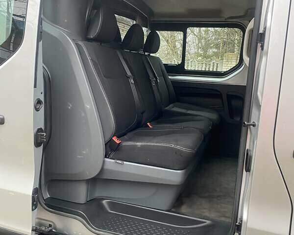 Сірий Рено Трафік, об'ємом двигуна 2 л та пробігом 210 тис. км за 21700 $, фото 3 на Automoto.ua