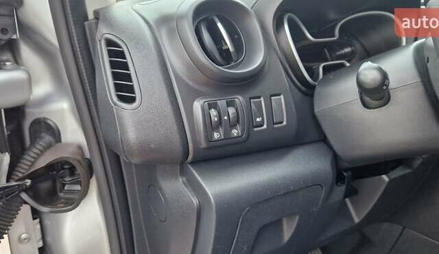Серый Рено Трафик, объемом двигателя 2 л и пробегом 204 тыс. км за 24300 $, фото 10 на Automoto.ua