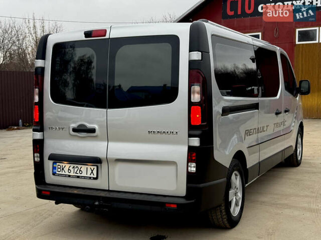 Серый Рено Трафик, объемом двигателя 2 л и пробегом 93 тыс. км за 25999 $, фото 8 на Automoto.ua