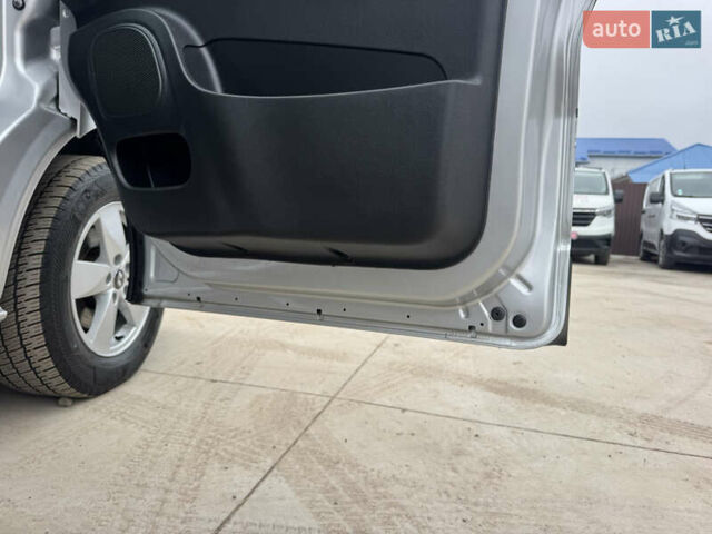 Серый Рено Трафик, объемом двигателя 2 л и пробегом 93 тыс. км за 25999 $, фото 30 на Automoto.ua