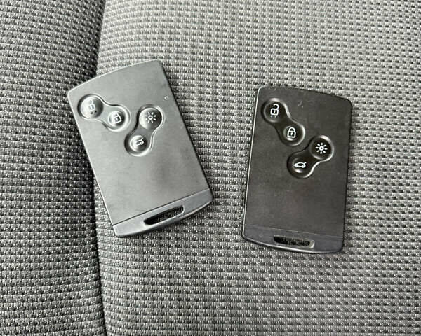 Сірий Рено Трафік, об'ємом двигуна 2 л та пробігом 219 тис. км за 21999 $, фото 31 на Automoto.ua