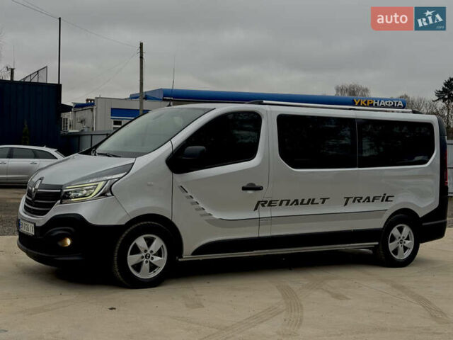 Серый Рено Трафик, объемом двигателя 2 л и пробегом 93 тыс. км за 25999 $, фото 3 на Automoto.ua