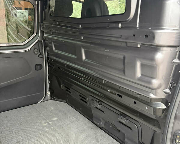 Сірий Рено Трафік, об'ємом двигуна 2 л та пробігом 219 тис. км за 21999 $, фото 38 на Automoto.ua