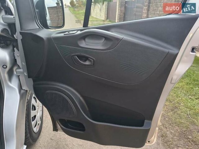 Серый Рено Трафик, объемом двигателя 2 л и пробегом 204 тыс. км за 24300 $, фото 22 на Automoto.ua