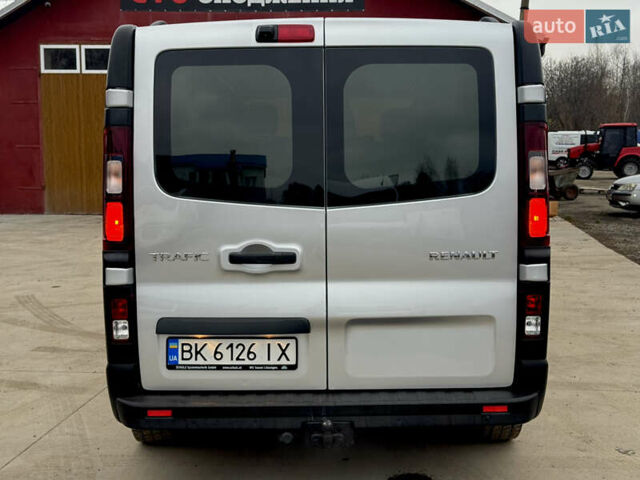 Серый Рено Трафик, объемом двигателя 2 л и пробегом 93 тыс. км за 25999 $, фото 5 на Automoto.ua