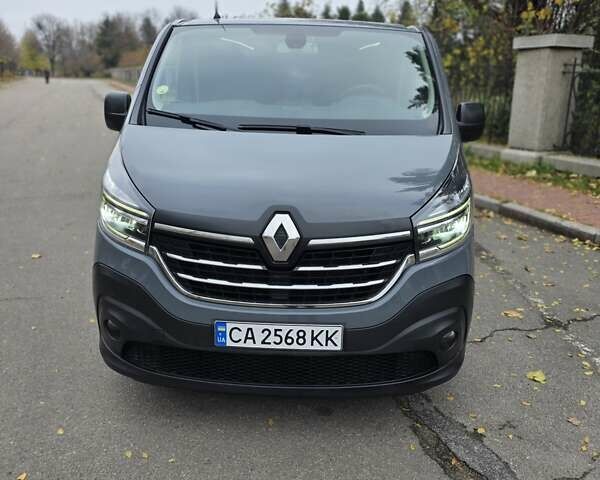 Серый Рено Трафик, объемом двигателя 2 л и пробегом 203 тыс. км за 23500 $, фото 5 на Automoto.ua