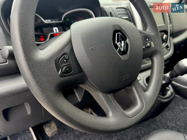 Серый Рено Трафик, объемом двигателя 2 л и пробегом 93 тыс. км за 25999 $, фото 45 на Automoto.ua