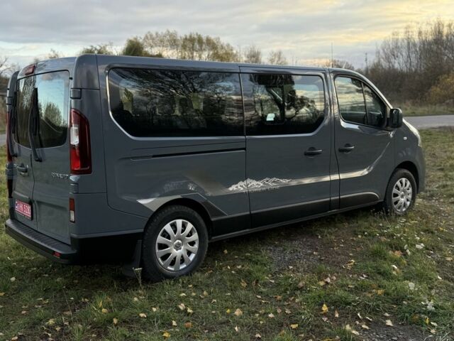 Серый Рено Трафик, объемом двигателя 2 л и пробегом 146 тыс. км за 28500 $, фото 2 на Automoto.ua