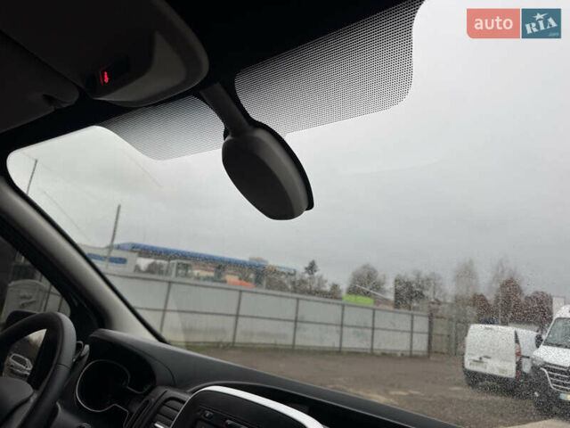 Серый Рено Трафик, объемом двигателя 2 л и пробегом 93 тыс. км за 25999 $, фото 42 на Automoto.ua