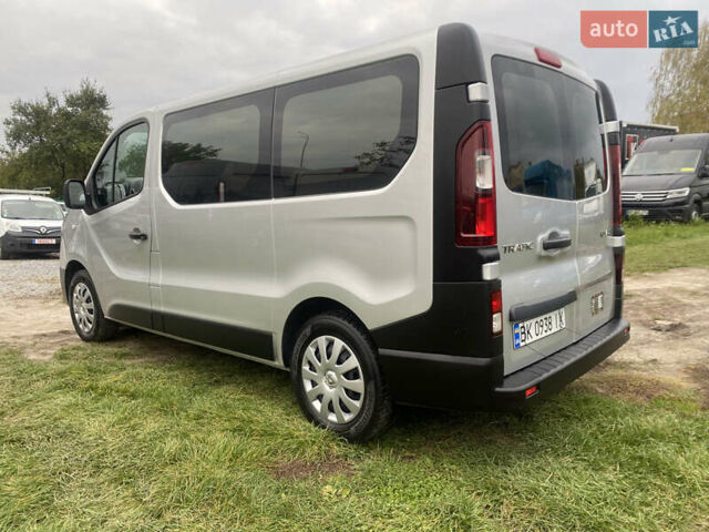 Серый Рено Трафик, объемом двигателя 2 л и пробегом 150 тыс. км за 22500 $, фото 5 на Automoto.ua