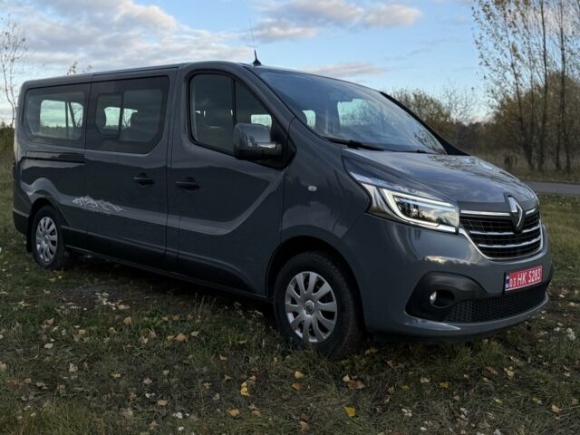 Серый Рено Трафик, объемом двигателя 2 л и пробегом 146 тыс. км за 28500 $, фото 1 на Automoto.ua