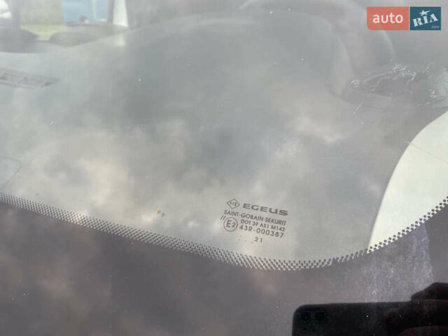 Серый Рено Трафик, объемом двигателя 2 л и пробегом 150 тыс. км за 22500 $, фото 31 на Automoto.ua