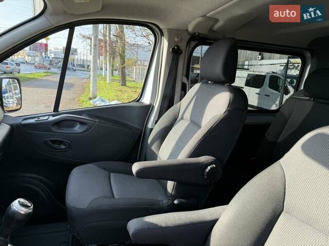 Серый Рено Трафик, объемом двигателя 2 л и пробегом 205 тыс. км за 25700 $, фото 27 на Automoto.ua