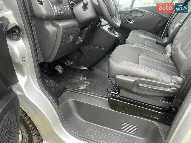 Серый Рено Трафик, объемом двигателя 2 л и пробегом 150 тыс. км за 22500 $, фото 28 на Automoto.ua