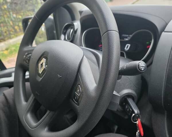 Серый Рено Трафик, объемом двигателя 2 л и пробегом 203 тыс. км за 23500 $, фото 39 на Automoto.ua