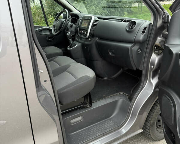 Сірий Рено Трафік, об'ємом двигуна 2 л та пробігом 219 тис. км за 21999 $, фото 30 на Automoto.ua