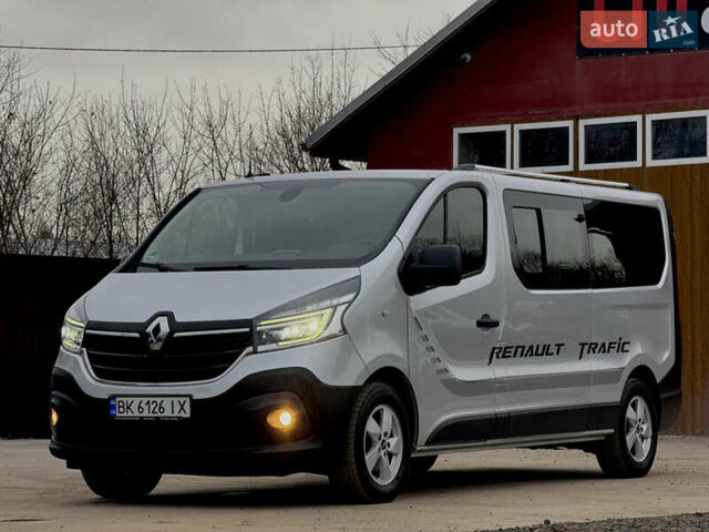 Серый Рено Трафик, объемом двигателя 2 л и пробегом 93 тыс. км за 25999 $, фото 10 на Automoto.ua
