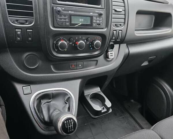 Серый Рено Трафик, объемом двигателя 2 л и пробегом 203 тыс. км за 23500 $, фото 37 на Automoto.ua