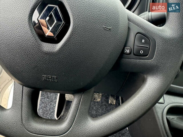 Серый Рено Трафик, объемом двигателя 2 л и пробегом 93 тыс. км за 25999 $, фото 44 на Automoto.ua