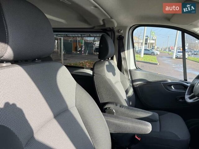 Серый Рено Трафик, объемом двигателя 2 л и пробегом 205 тыс. км за 25700 $, фото 32 на Automoto.ua