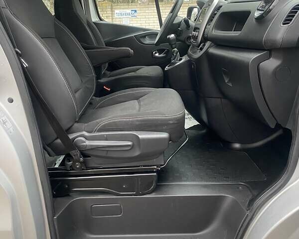 Сірий Рено Трафік, об'ємом двигуна 2 л та пробігом 210 тис. км за 21700 $, фото 2 на Automoto.ua