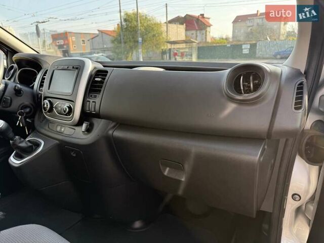 Серый Рено Трафик, объемом двигателя 2 л и пробегом 205 тыс. км за 25700 $, фото 34 на Automoto.ua