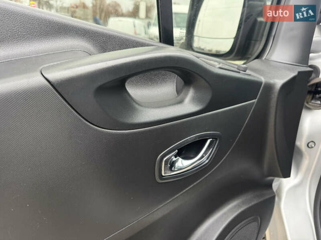 Серый Рено Трафик, объемом двигателя 2 л и пробегом 93 тыс. км за 25999 $, фото 41 на Automoto.ua