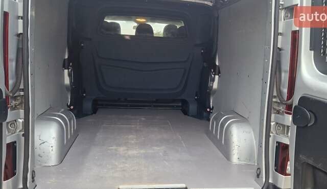 Серый Рено Трафик, объемом двигателя 2 л и пробегом 204 тыс. км за 24300 $, фото 29 на Automoto.ua