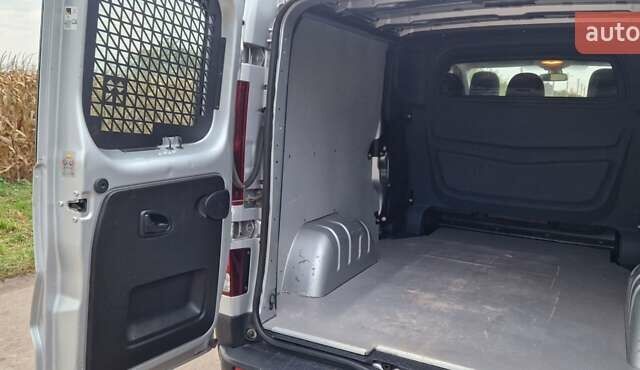 Серый Рено Трафик, объемом двигателя 2 л и пробегом 204 тыс. км за 24300 $, фото 28 на Automoto.ua
