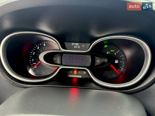 Серый Рено Трафик, объемом двигателя 2 л и пробегом 93 тыс. км за 25999 $, фото 46 на Automoto.ua