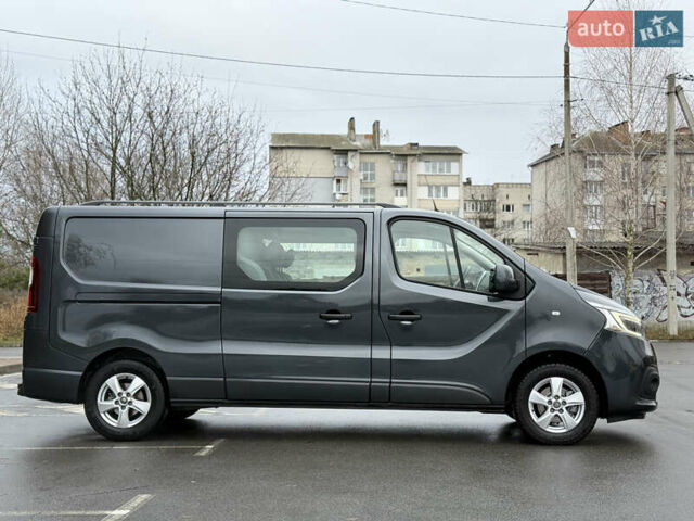 Серый Рено Трафик, объемом двигателя 2 л и пробегом 210 тыс. км за 24300 $, фото 2 на Automoto.ua