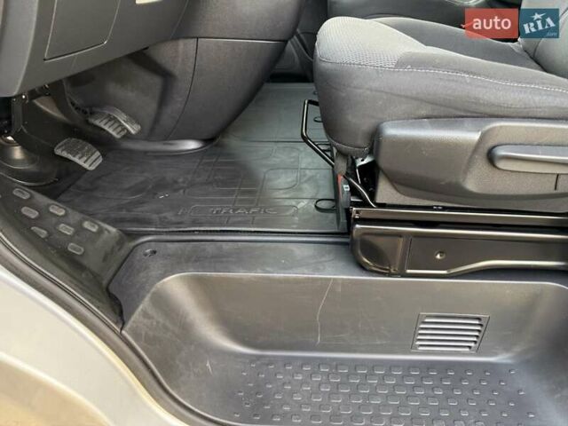 Серый Рено Трафик, объемом двигателя 2 л и пробегом 205 тыс. км за 25700 $, фото 29 на Automoto.ua