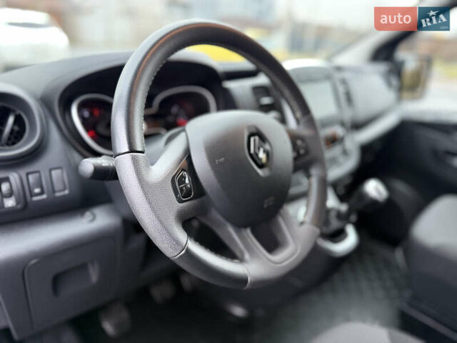 Серый Рено Трафик, объемом двигателя 2 л и пробегом 210 тыс. км за 24300 $, фото 8 на Automoto.ua