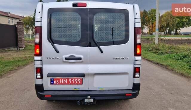 Серый Рено Трафик, объемом двигателя 2 л и пробегом 204 тыс. км за 24300 $, фото 2 на Automoto.ua