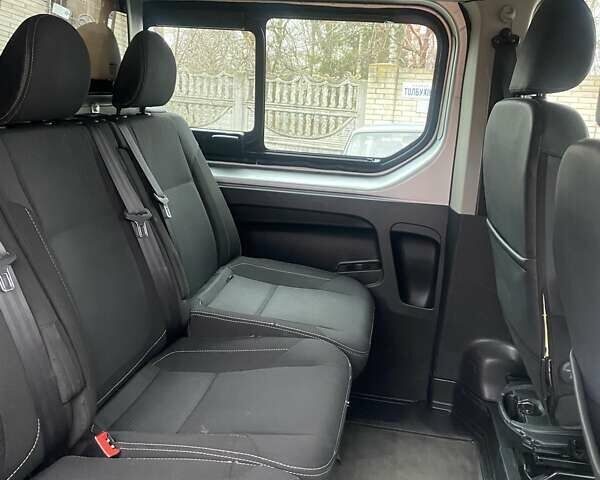 Сірий Рено Трафік, об'ємом двигуна 2 л та пробігом 210 тис. км за 21700 $, фото 1 на Automoto.ua