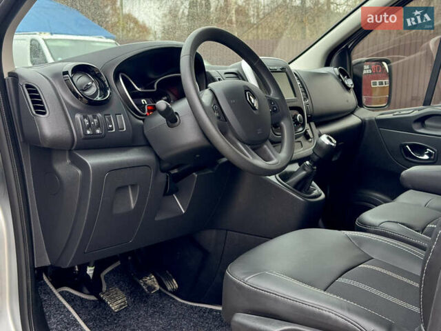 Серый Рено Трафик, объемом двигателя 2 л и пробегом 93 тыс. км за 25999 $, фото 40 на Automoto.ua