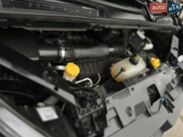 Серый Рено Трафик, объемом двигателя 2 л и пробегом 203 тыс. км за 23500 $, фото 41 на Automoto.ua