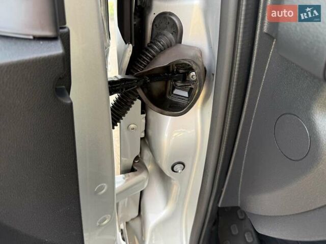 Серый Рено Трафик, объемом двигателя 2 л и пробегом 205 тыс. км за 25700 $, фото 20 на Automoto.ua