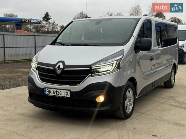 Серый Рено Трафик, объемом двигателя 2 л и пробегом 93 тыс. км за 25999 $, фото 4 на Automoto.ua